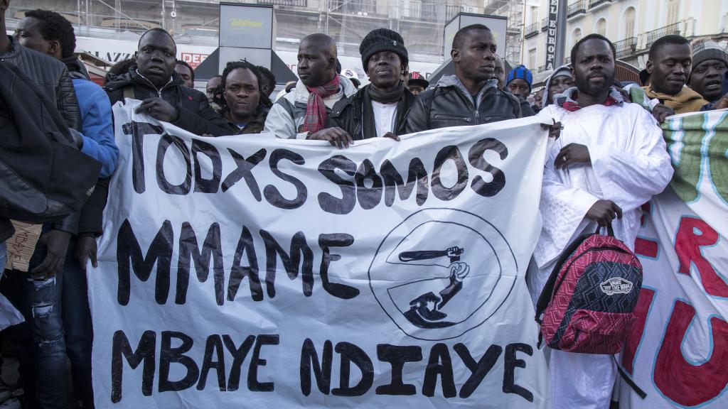 Manifestación el la puerta del Sol en honor a Mame Mbaye.