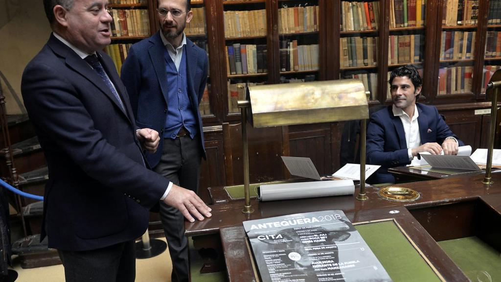 El alcalde de Antequera, Manolo Barón, junto al empresario Juan Carlos Estrada