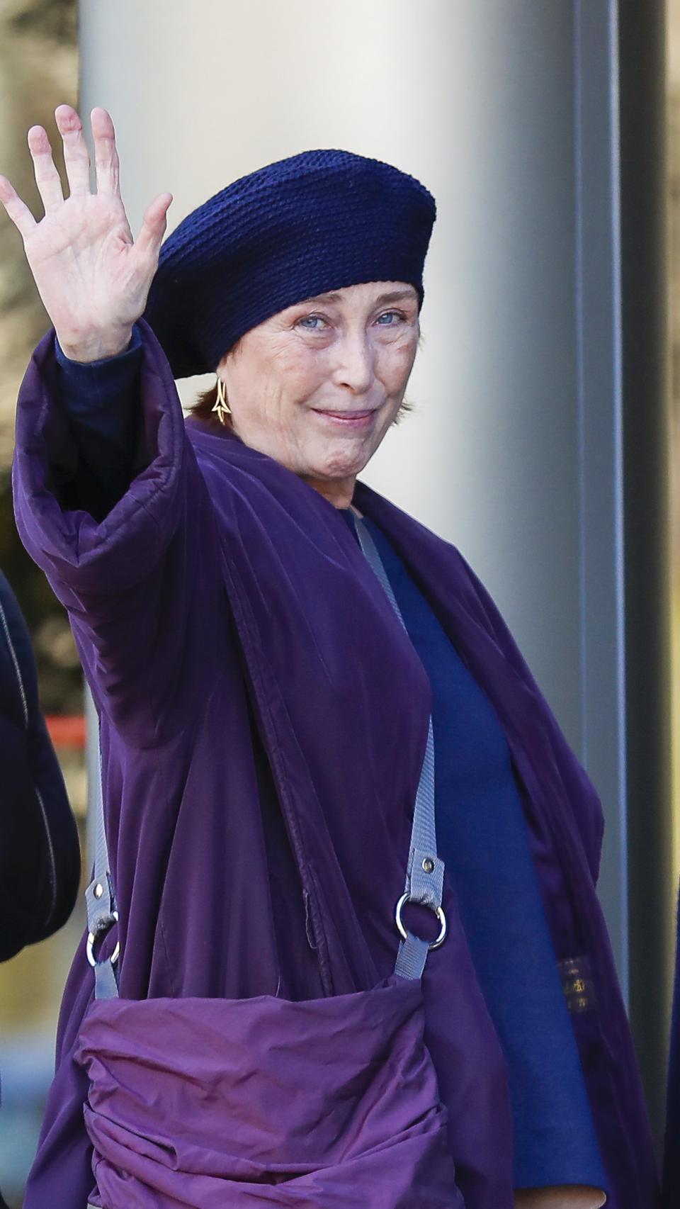 Verónica a la entrada del tanatorio.