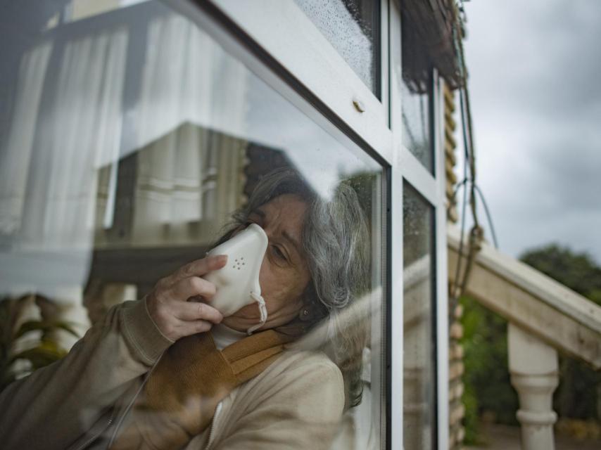 Juana usa actualmente una mascarilla de carámica. Quiere que alguna empresa cree una 100% ecológica porque las que ha probado hasta el momento le han ocasionado crisis de asfixia y vómitos.