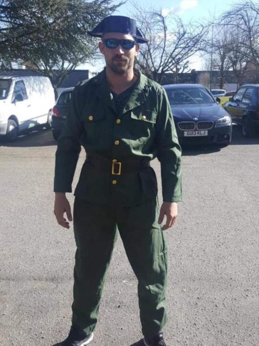 Jaime Vizern vestido de Guardia Civil en Waterloo
