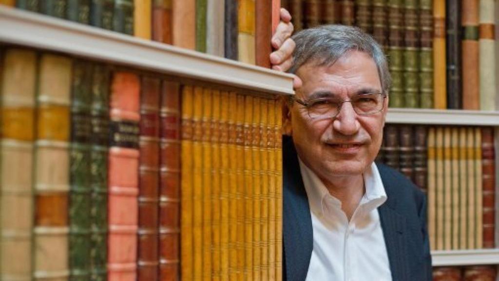 Image: La mujer del pelo rojo