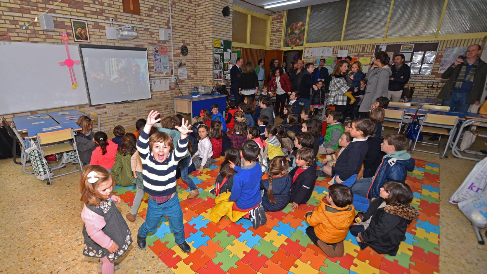 Los alumnos celebran el Día de los Abuelos en el colegio San Agustin