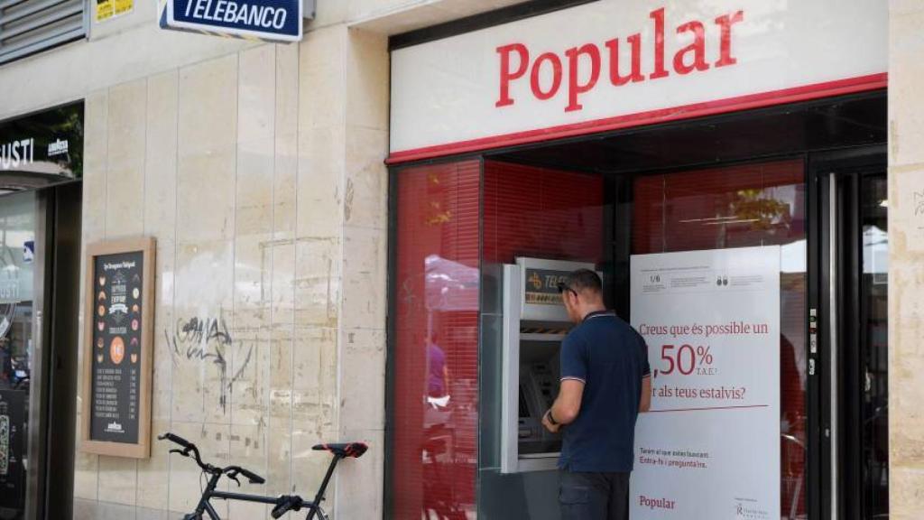 Oficina del Banco Popular en una imagen de archivo.