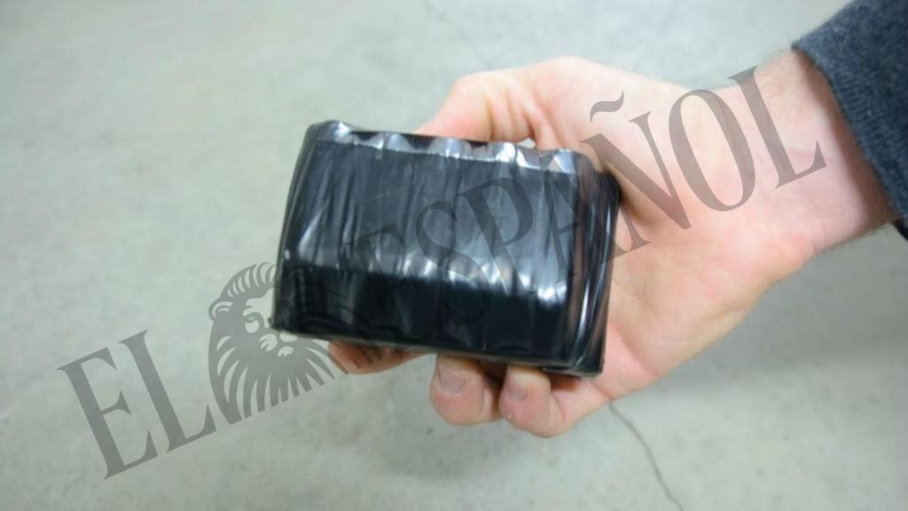 Imagen del dispositivo de seguimiento localizado en el coche de Carles Puigdemont hace dos semanas.