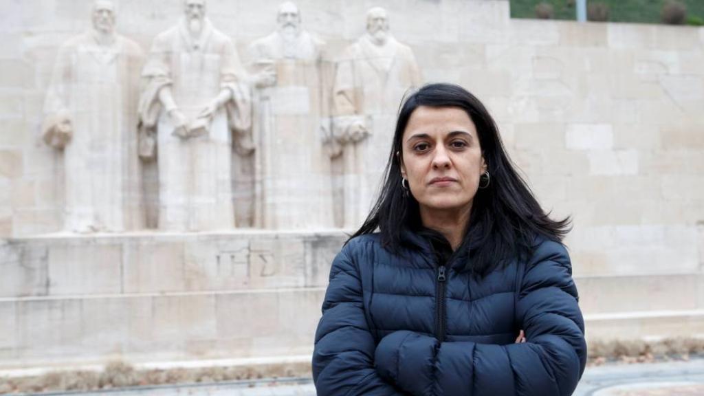 Anna Gabriel posa en el parque de los Bastiones de Ginebra./