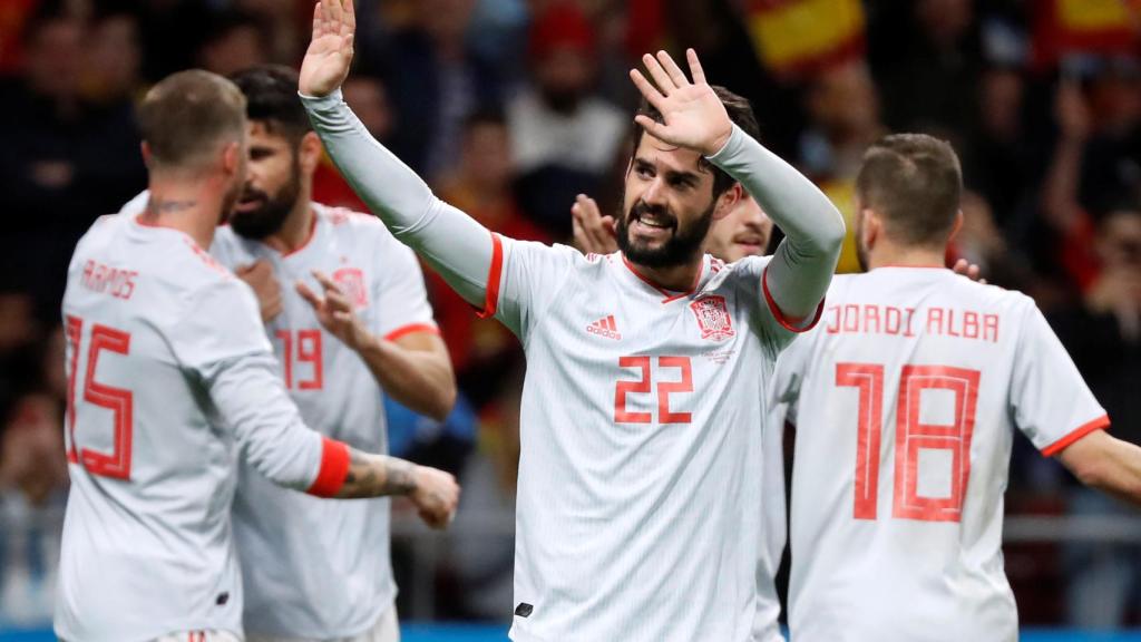 Isco celebra un gol con España.