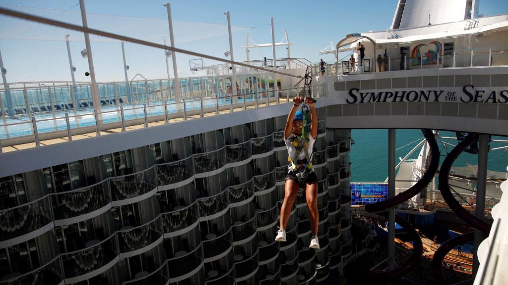 La tirolina, uno de los entretenimientos del Symphony.