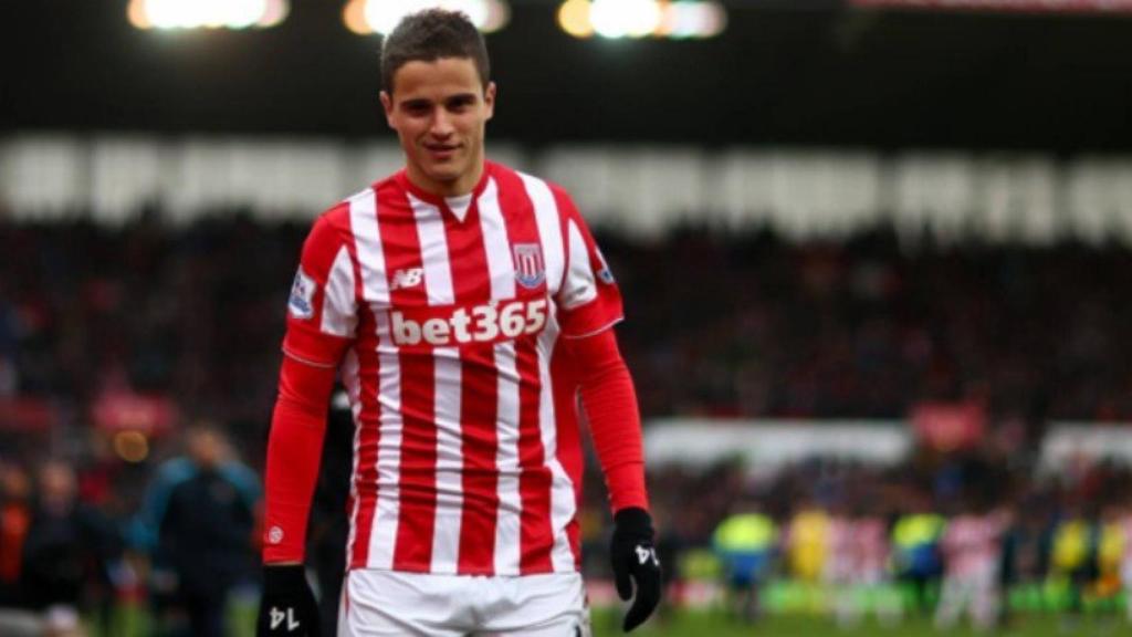 Afellay con el Stoke City.
