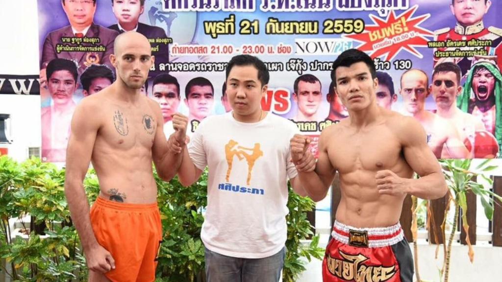 Carlos Coello posa junto al tailandés Army Sasiprapa.