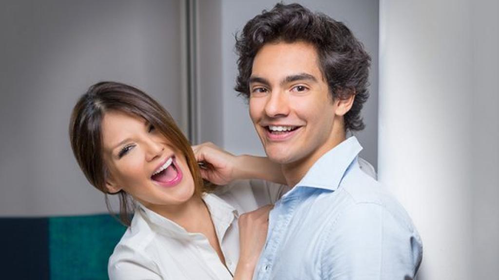 Ivonne presume de hijo.