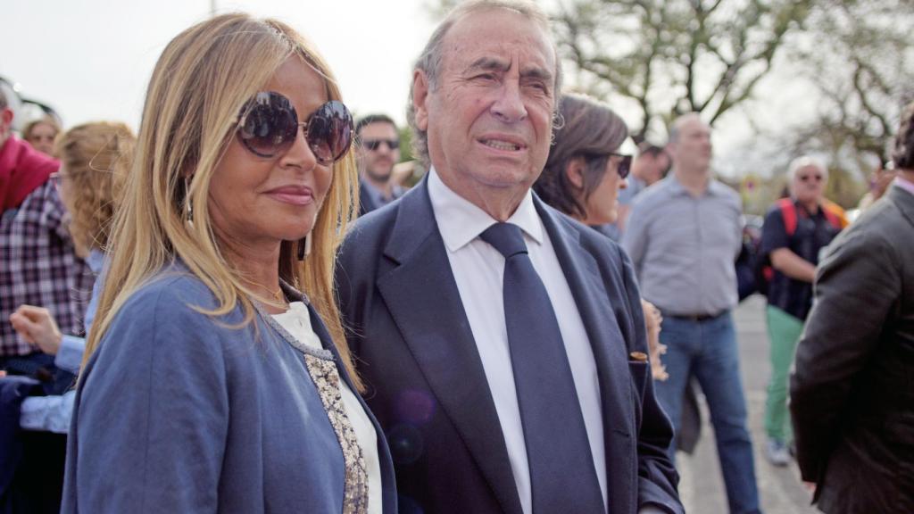 Pedro Trapote, en un evento de 2018, junto a su mujer, Begoña García Vaquero.