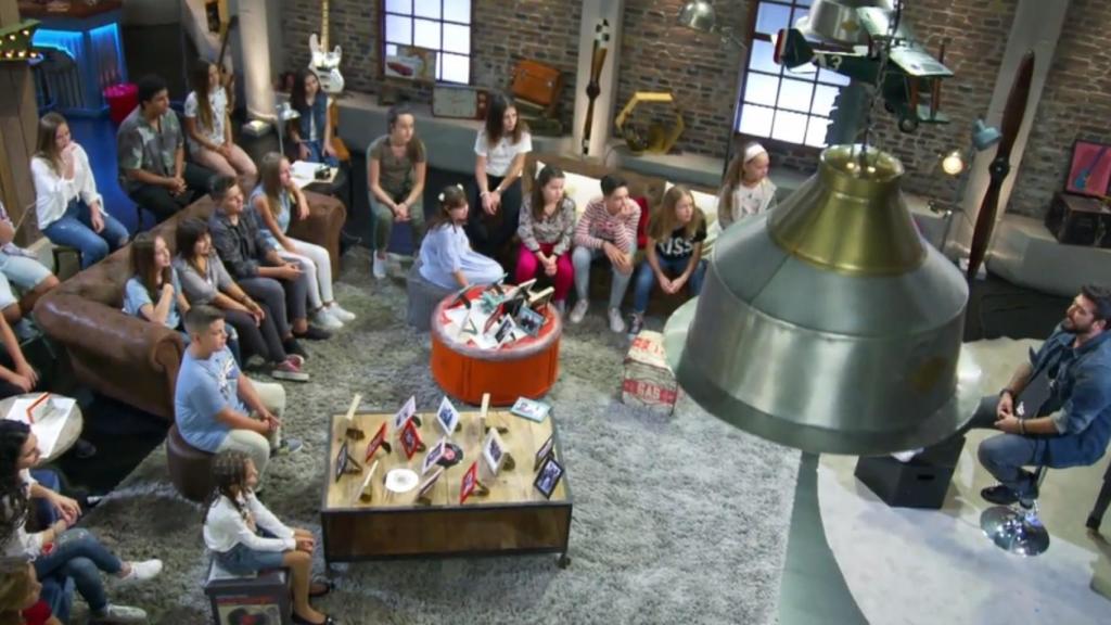 Antonio Orozco con su equipo de 'La Voz Kids'.