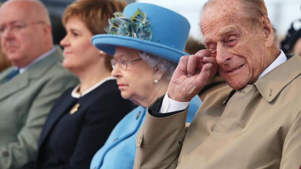 El duque de Edimburgo junto a la reina de Inglaterra