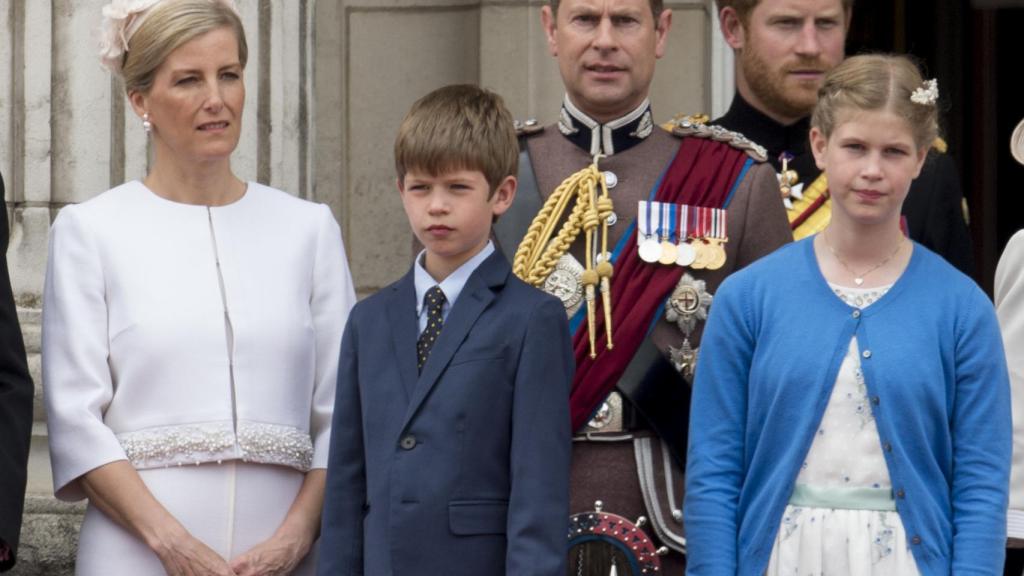 James junto a distintos miembros de la Familia Real en junio de 2016.