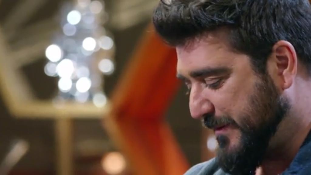 El cantante no pudo evitar emocionarse al hablar de la mujer más importante de su vida.