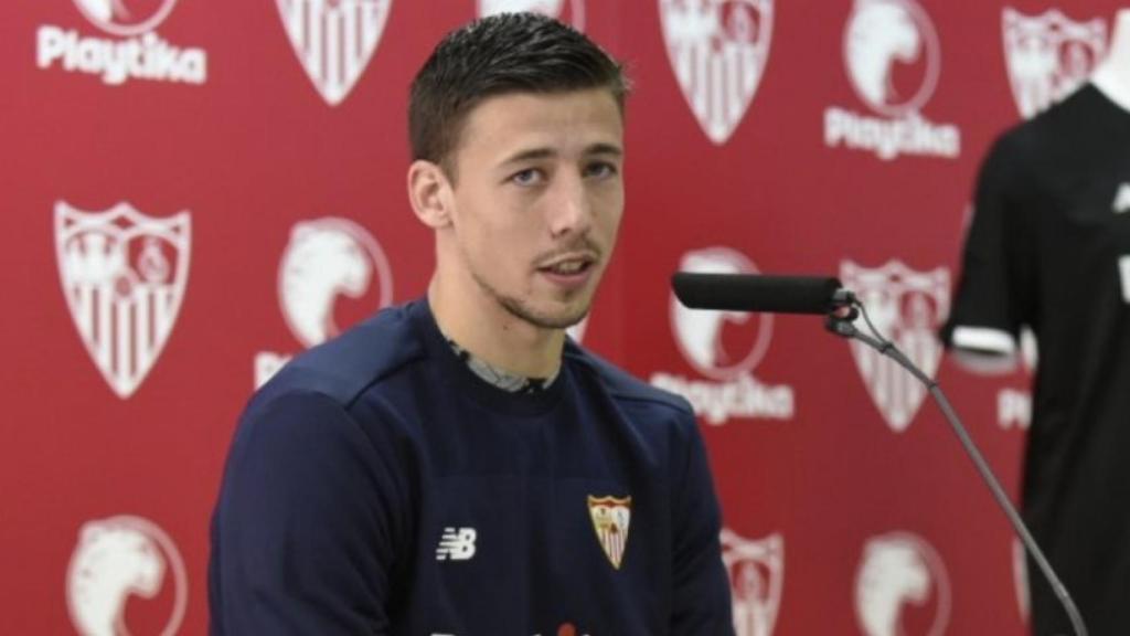 Lenglet, ante la prensa. Foto: Twitter (@Sevillafc).