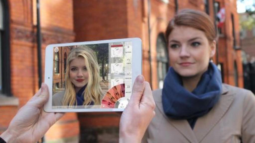 Uno de los dispositivos de realidad aumentada creado por ModiFace.