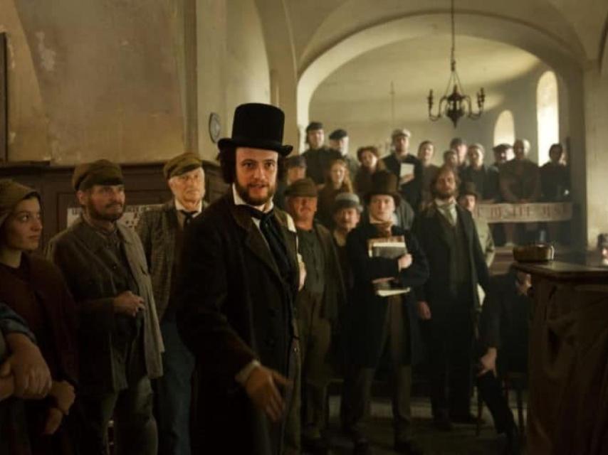 Un fotograma de la película El joven Karl Marx.