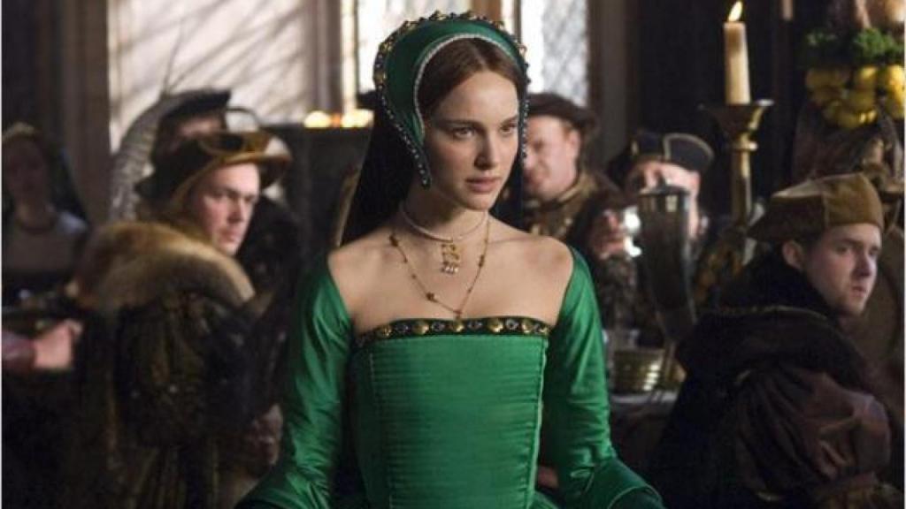 Natalie Portman interpreta a Ana Bolena.