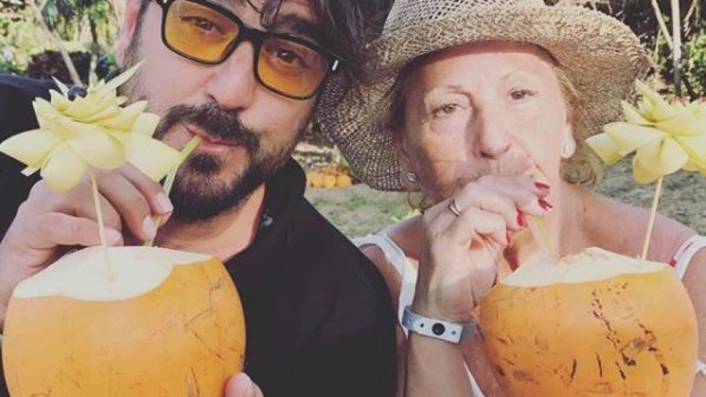 Antonio Orozco junto a su madre Carmen en Instagram.