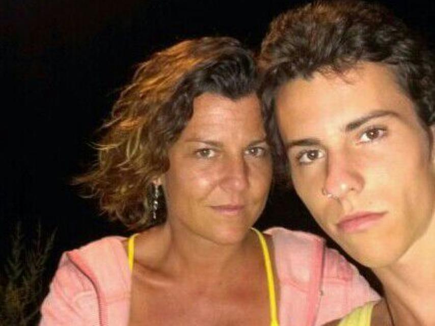 Isabel Mazarro con su hijo Jorge