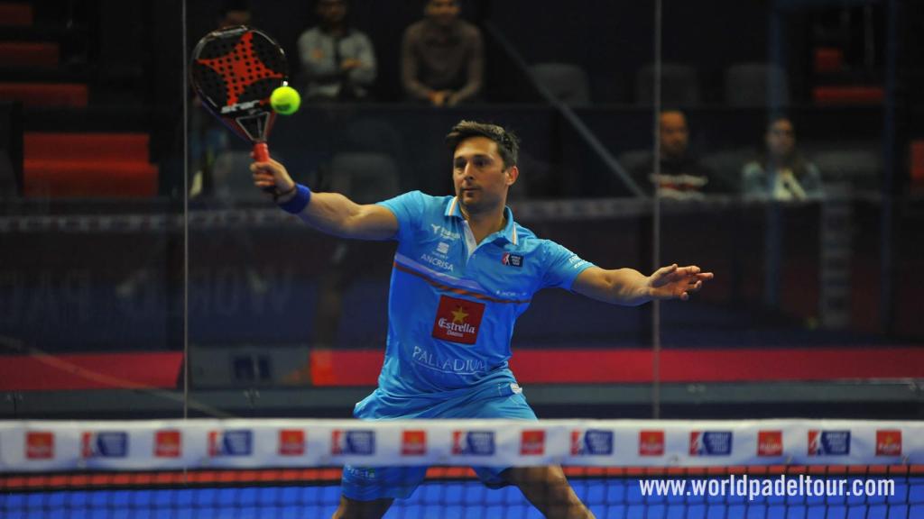 Mati Díaz a punto de rematar.