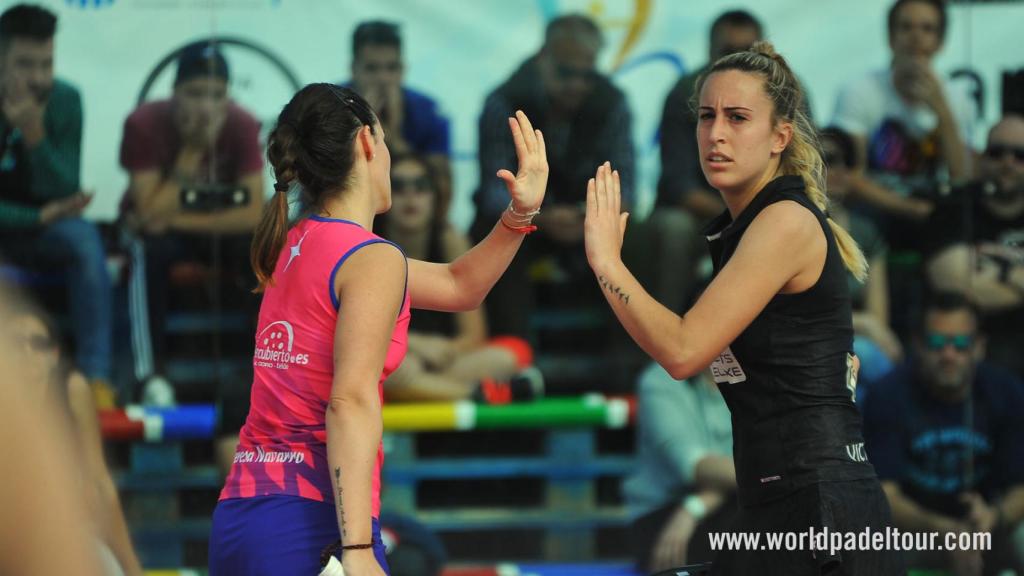 Teresa Navarro y Victoria Iglesias celebran su victoria.