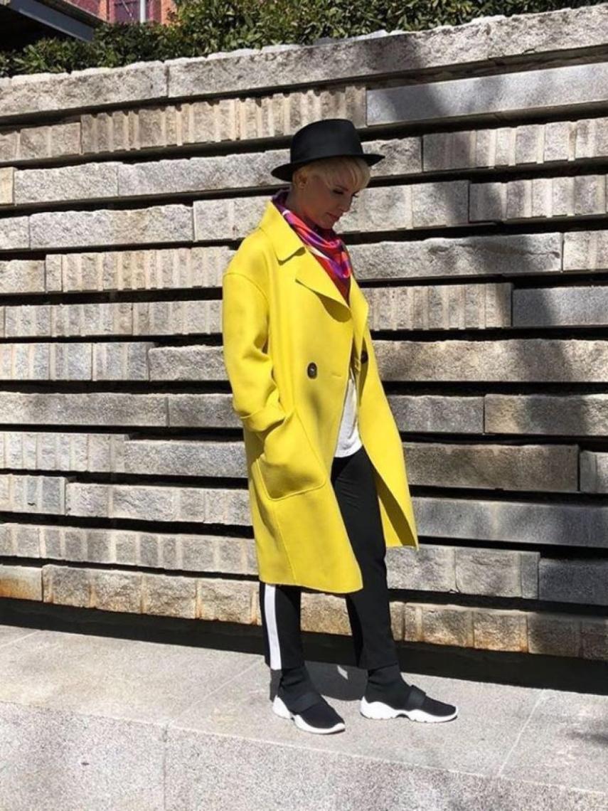 Soraya con el abrigo.