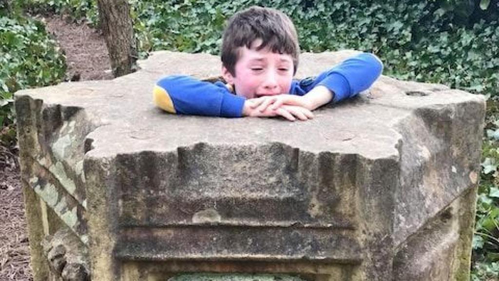 La pésima idea de su madre lo mantuvo tres horas atrapado.