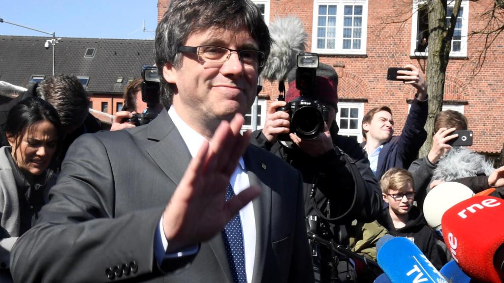 Puigdemont a la salida de la cárcel.
