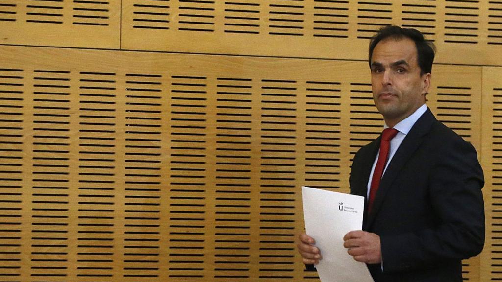 El rector de la Universidad Rey Juan Carlos, Javier Ramos, hoy en la rueda de prensa. /Efe