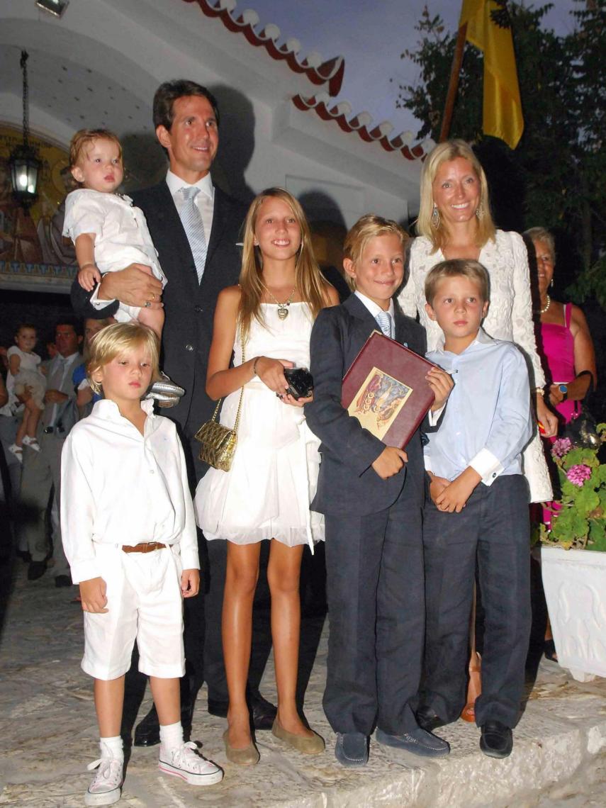 Pablo de Grecia, Marie Chantal y sus hijos: Olympia, Constantine, Andreas, Odysseas y Arístides