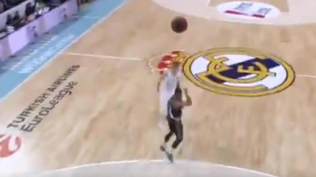 Luka Doncic casi clava, sin querer, el triple