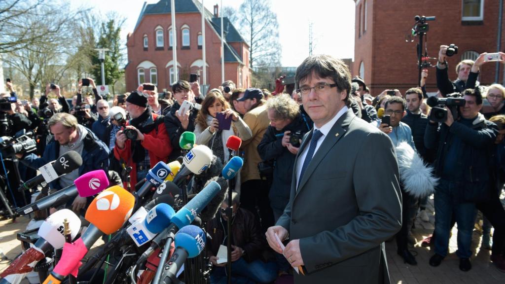 Puigdemont, durante la rueda de prensa tras salir de la cárcel de Neumünster.