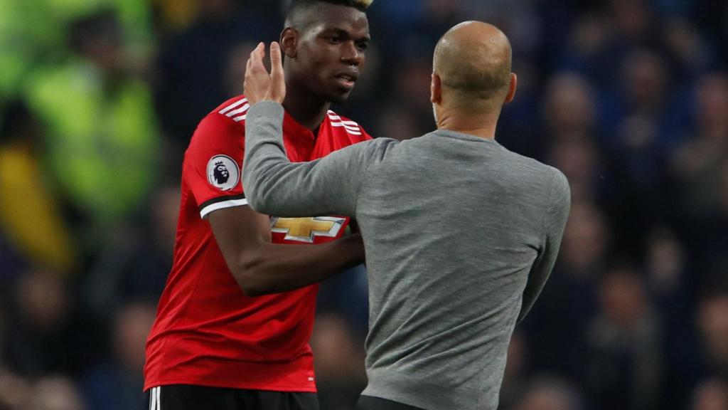 Pogba saluda a Guardiola a la finalización del City - United.