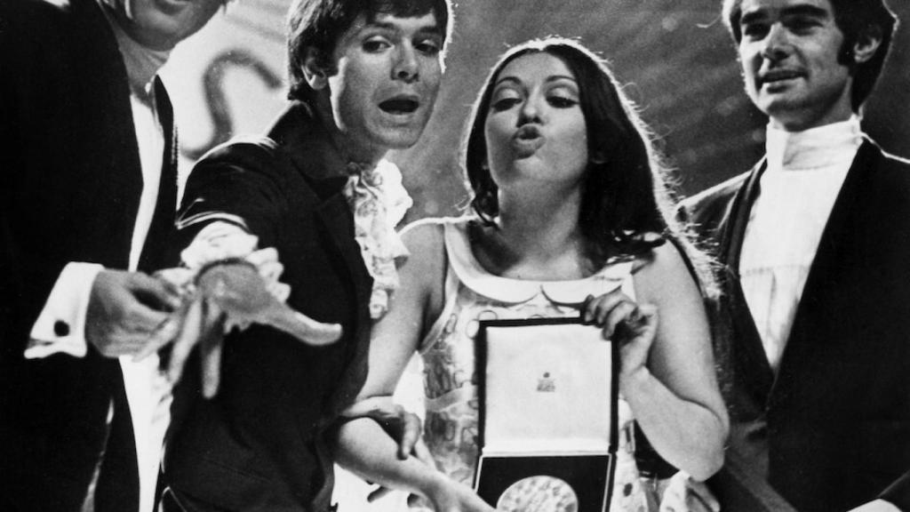 Massiel junto a Cliff Richard y el Dúo Dinámico