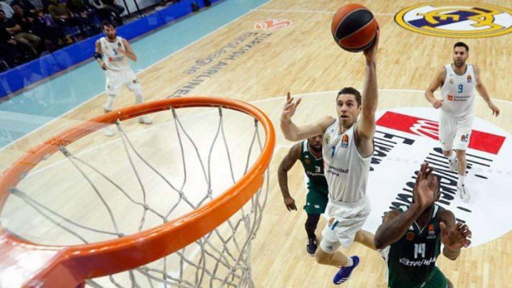 Causeur en el partido ante el Brose