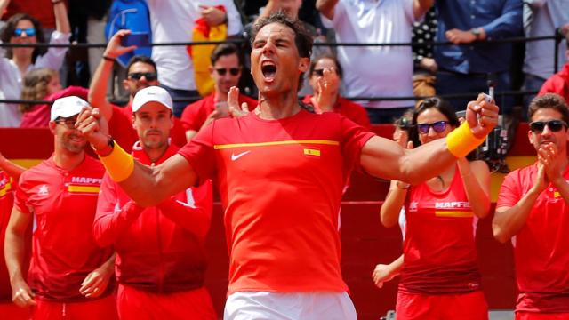 Rafa Nadal celebra una victoria con España en Copa Davis.
