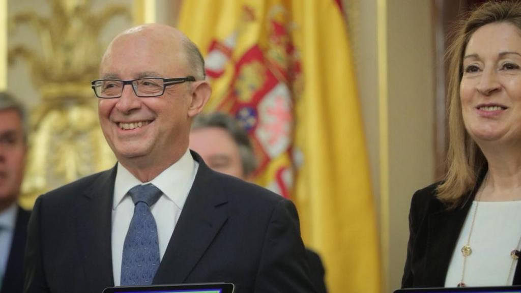 Cristóbal Montoro y Ana Pastor durante la presentación de los Presupuestos Generales de 2018.