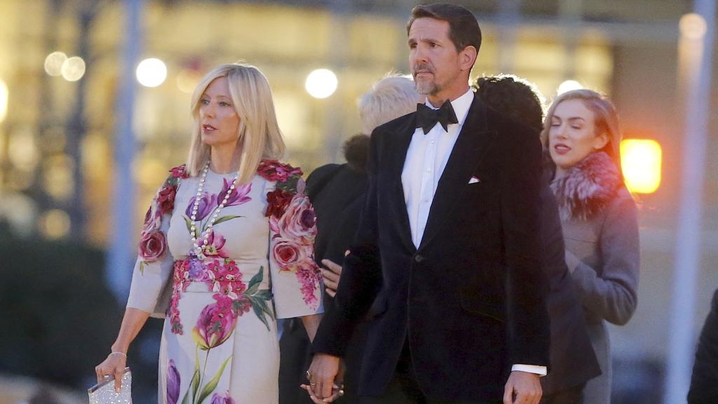 Marie Chantal a la entrada de la ópera.