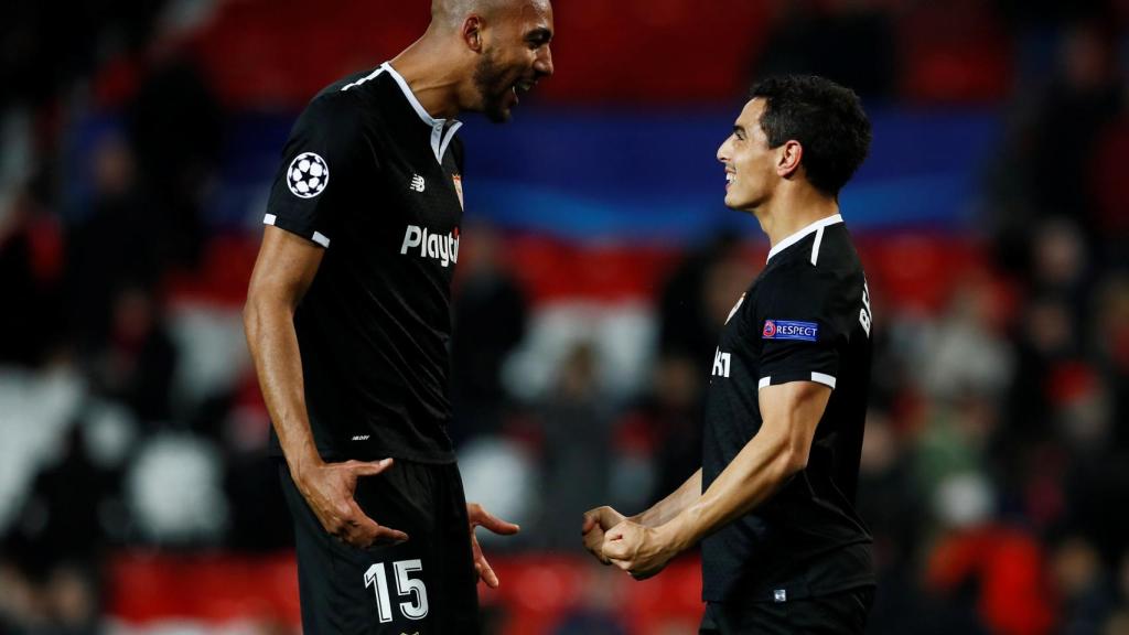 Nzonzi y Ben Yedder celebran la victoria en Old Trafford.