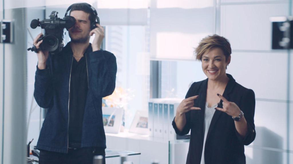 Cristina Pardo hace un cameo en 'Cuerpo de élite' y también se lleva una exclusiva