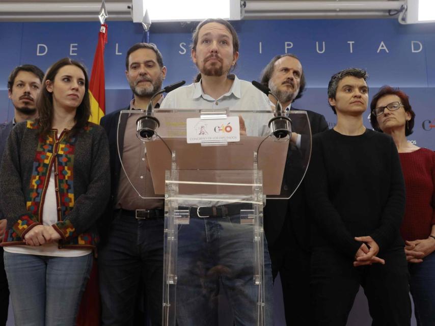 Iglesias junto a socios de IU, En Marea y En Comú.