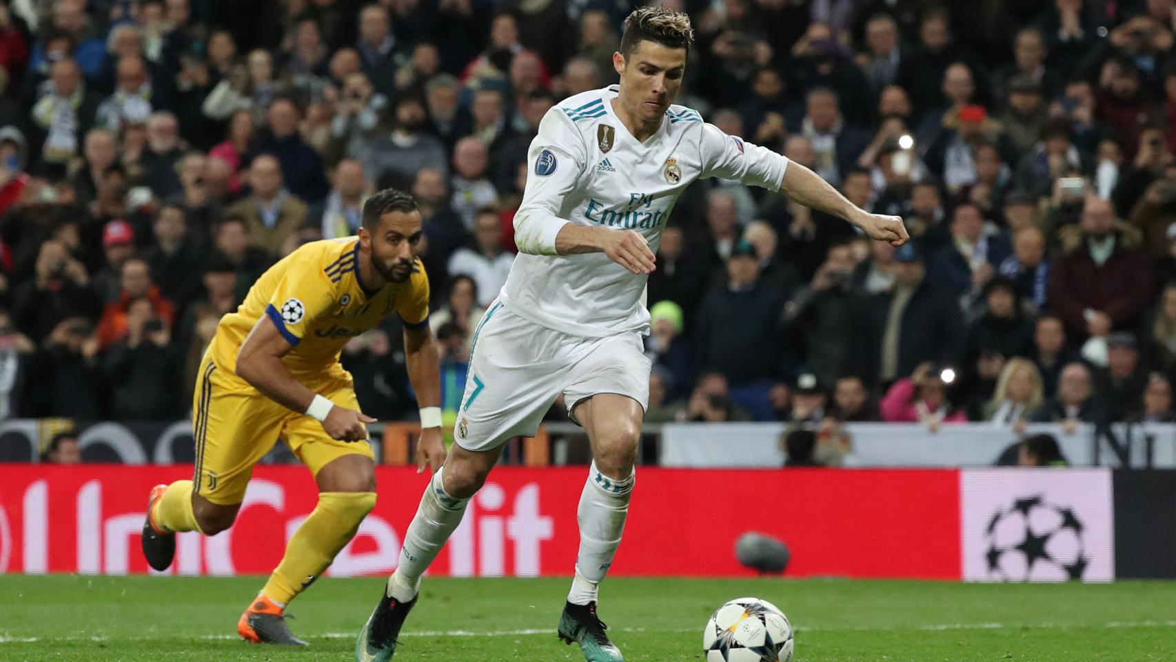 Cristiano Ronaldo en el momento del lanzamiento del penalti.