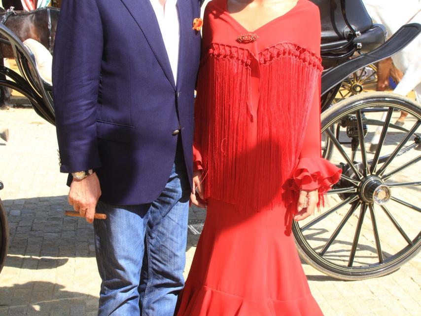 Carlos Herrera junto a su hija en la Feria de Abril. GTRES.