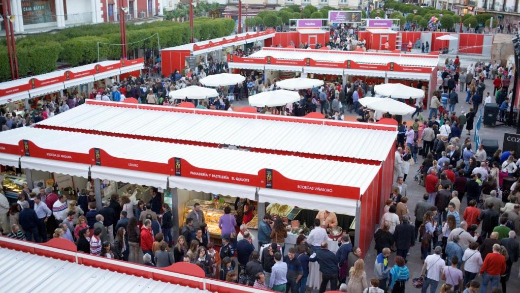 Feria de los Sabores. Alcázar de San Juan. Vista general stands plaza de España