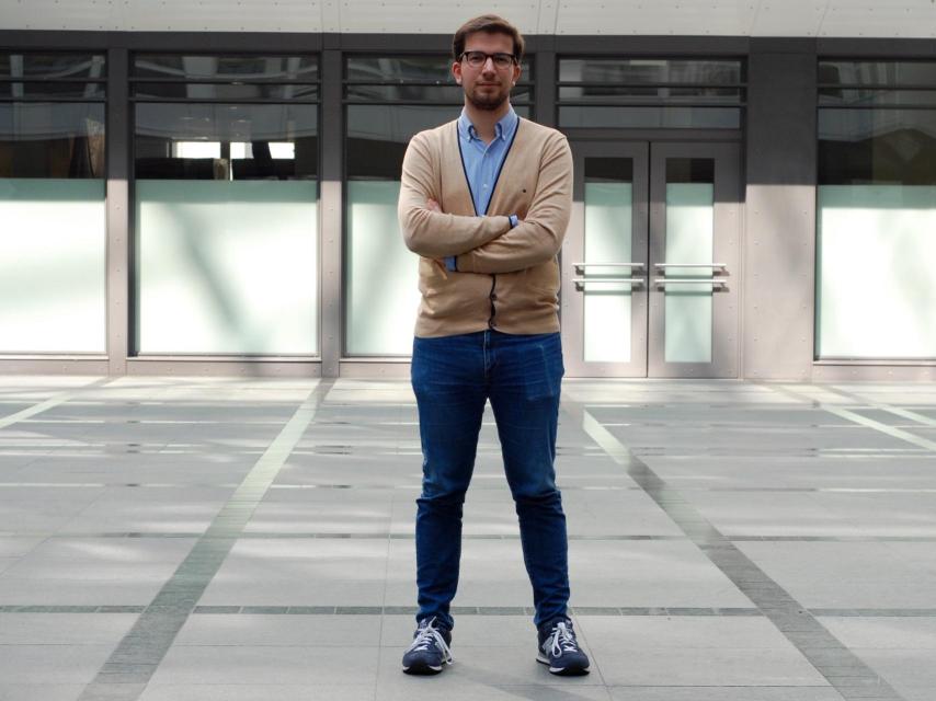 De padres vallisoletanos, este joven nació en Bruselas y estudió en Londres.