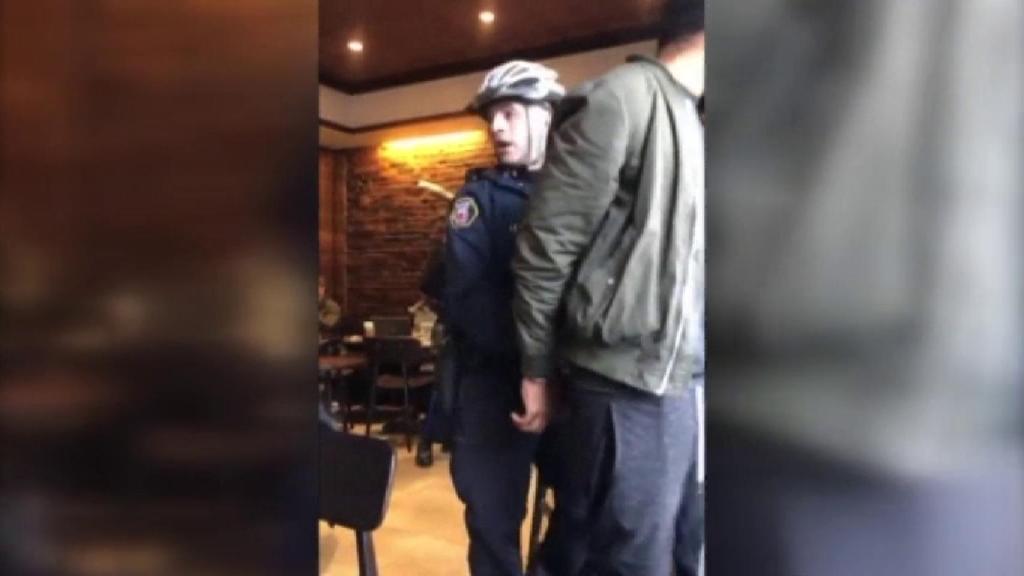 El CEO de Starbucks se disculpará en persona con los detenidos en Philadelphia