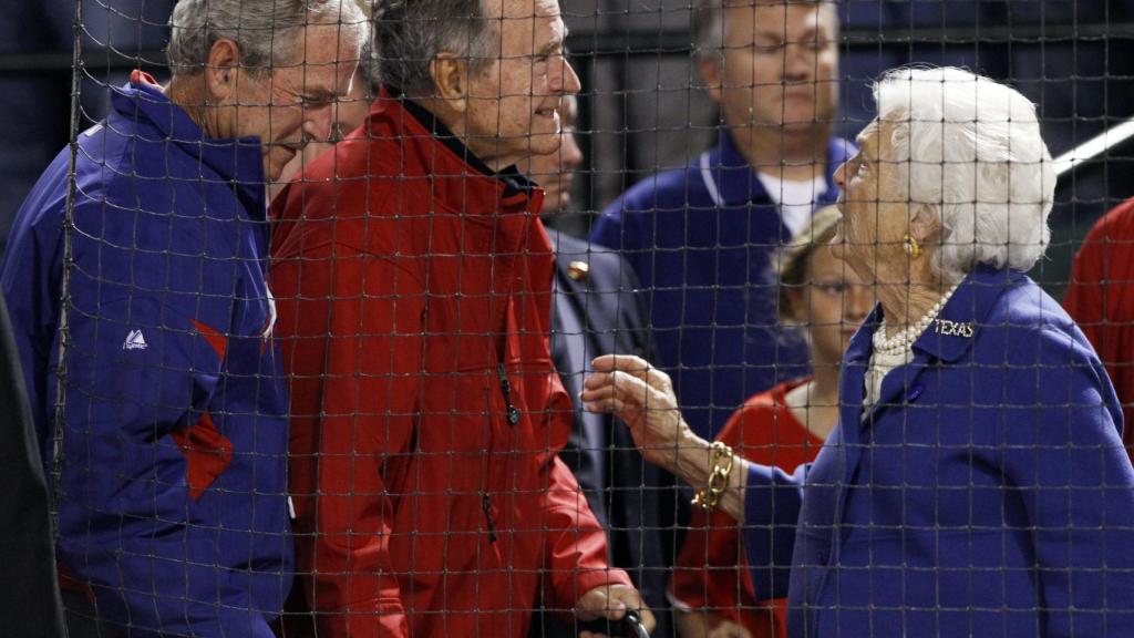 George W. Bush, George H. W. Bush y Barbara Bush